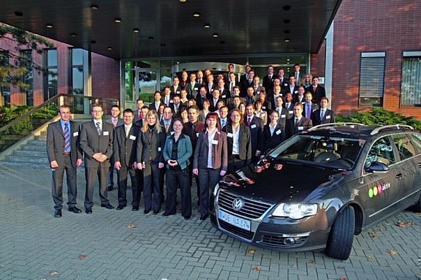 Doktoranden von Volkswagen präsentieren Wissenschaftsthemen für die automobile Praxis.